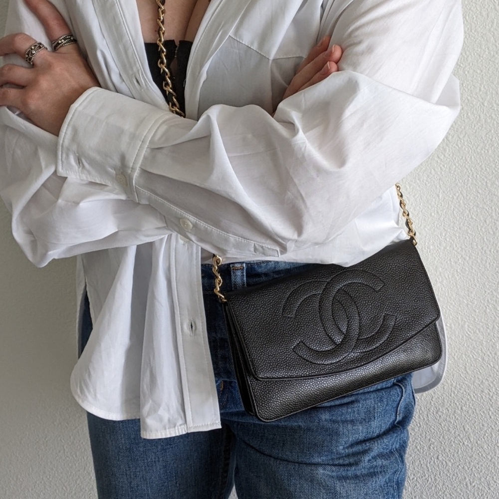 CHANEL Black Leather Shoulder Bag